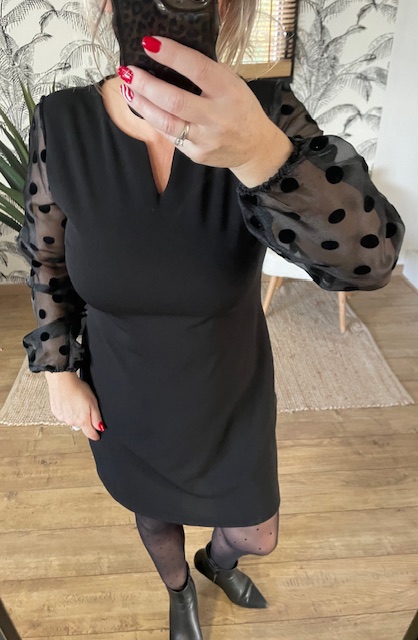 Robe courte noire à manches transparentes avec pois – Image 2