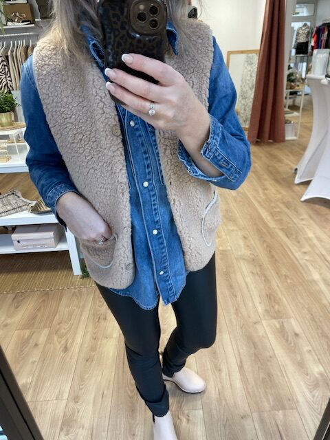 Veste teddy boutonnée sans manches beige