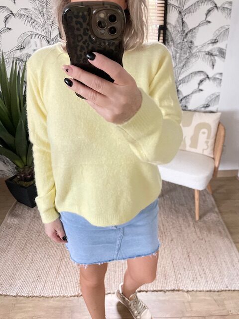 pull col rond avec noeuds au dos