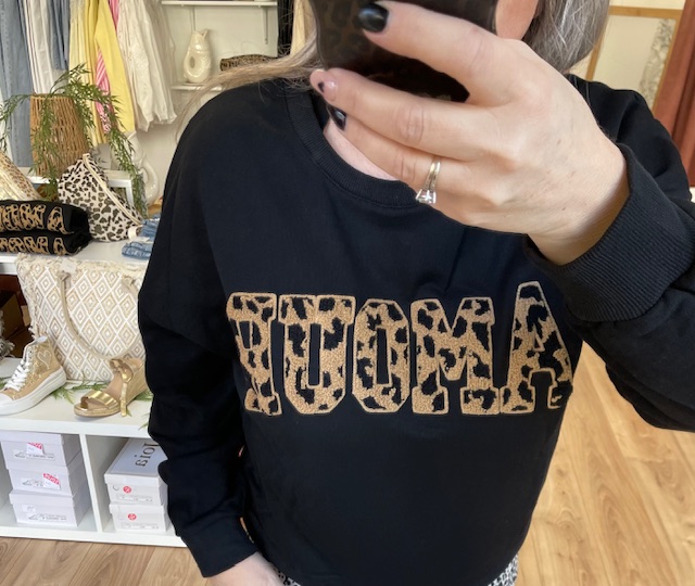 Sweat noir AMOUR motif léopard