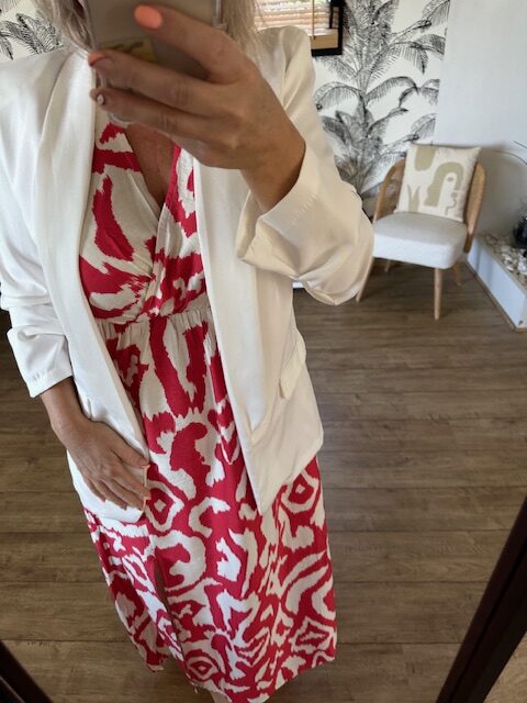 Robe longue fluide imprimée terracotta et blanche – Image 3
