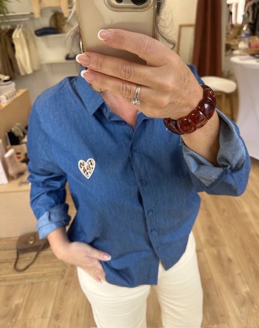 Chemise en jean avec coeur léopard
