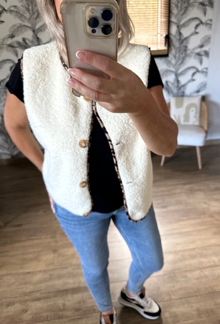 Gilet sans manches moumoute avec détails léopard