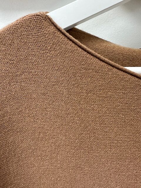 Pull marron à franges – Image 3