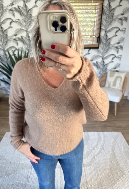 Pull camel col v femme – Image 2