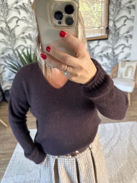 Pull marron col v femme – Image 2